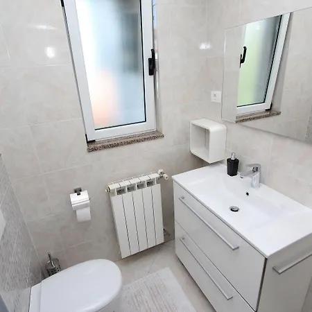 Beeindruckendes Nur 10 Gehminuten Zum Von Mit Grill Apartman Rovinj