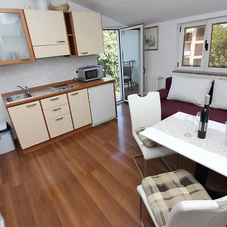 Apartman Beeindruckendes Nur 10 Gehminuten Zum Von Mit Grill Rovinj